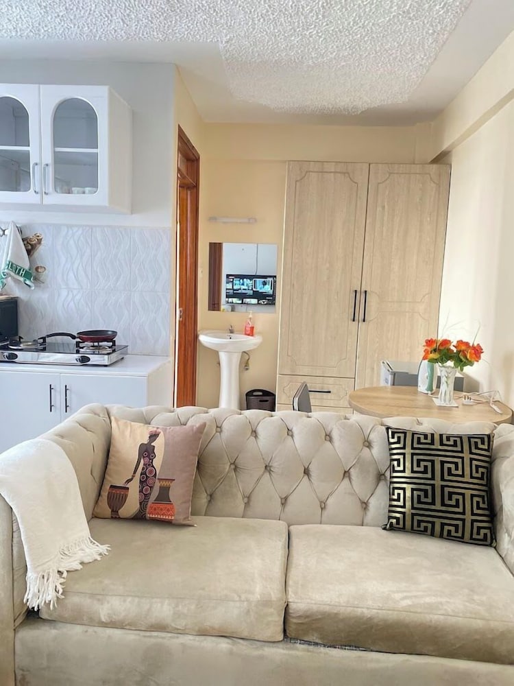 Lucky House — 4-Star Luxury Hotel in Nanyuki, Kenya