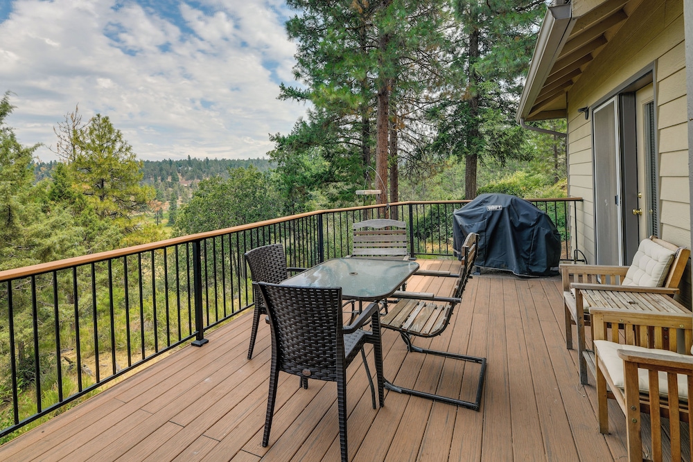 Resort Style Klamath Falls Home Golf Course View - photo 9