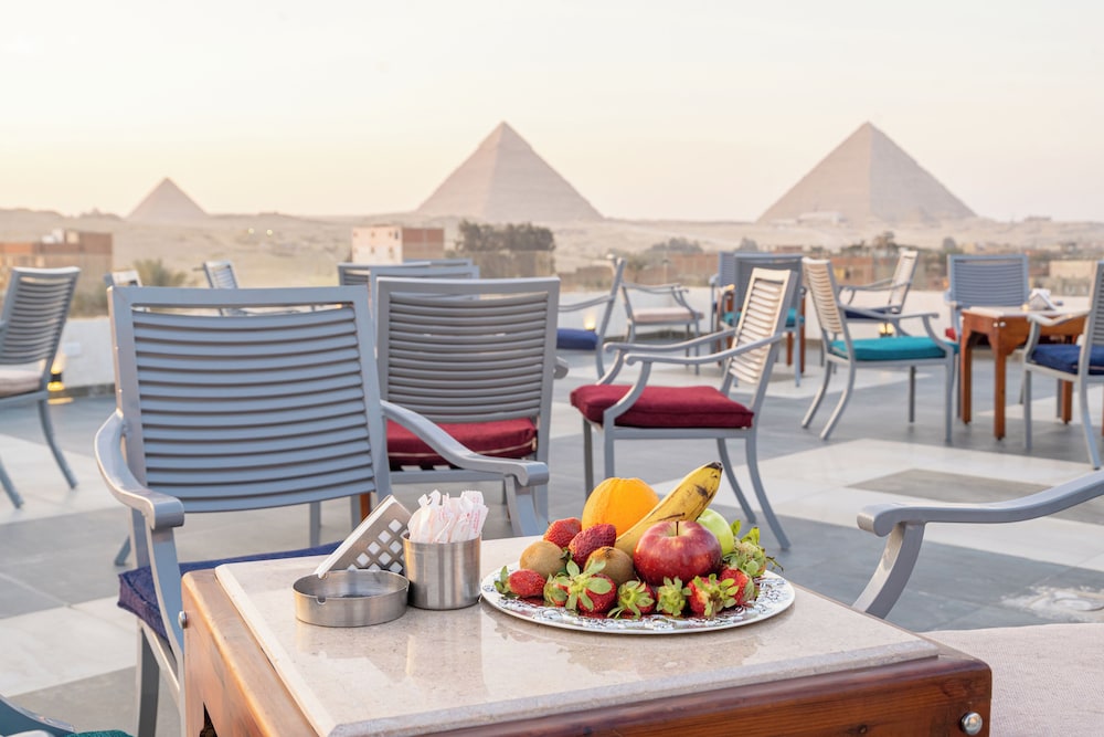 Nine Pyramids View Hotel — hotel in Giza