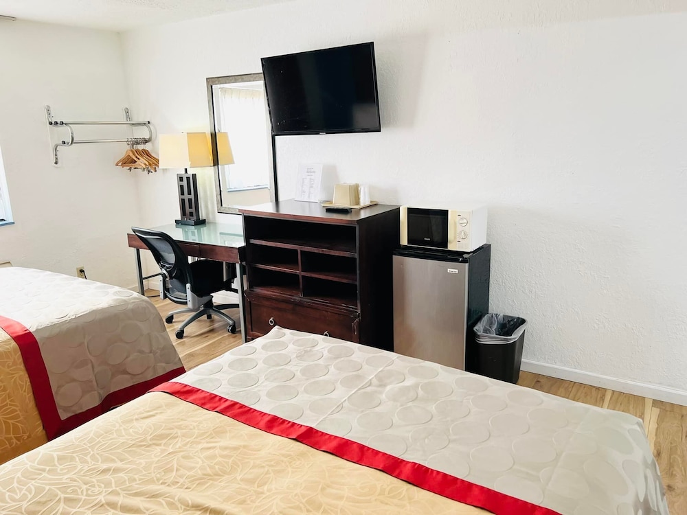 Super 8 by Wyndham Fort Scott - photo 16