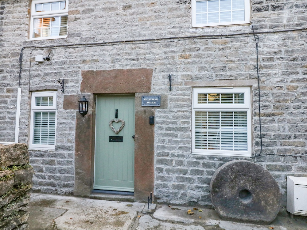 Millstream Cottage — 4-Star Luxury Hotel in Hope Valley, United Kingdom