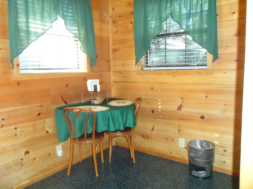 Big Bear Manor Spa Cabins - photo 11