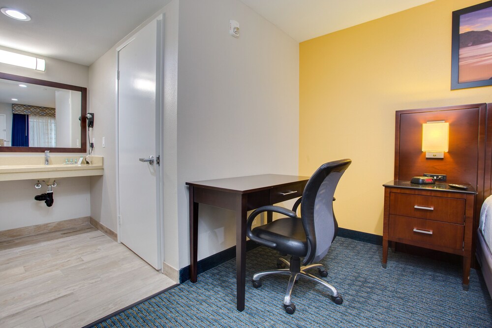 Quality Inn San Diego South Chula Vista - photo 8