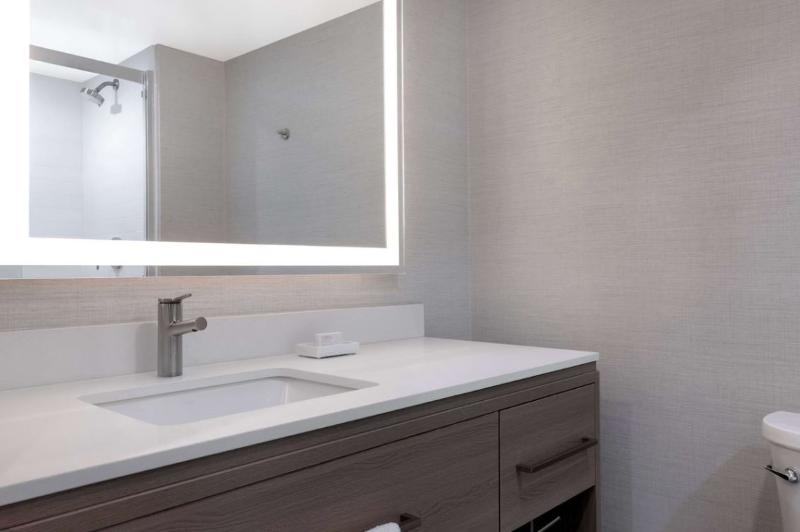 Home2 Suites by Hilton Elkhart - photo 23