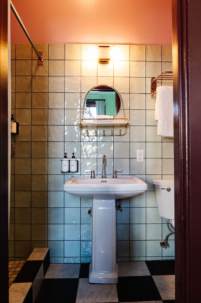 Frenchmen Hotel - photo 85