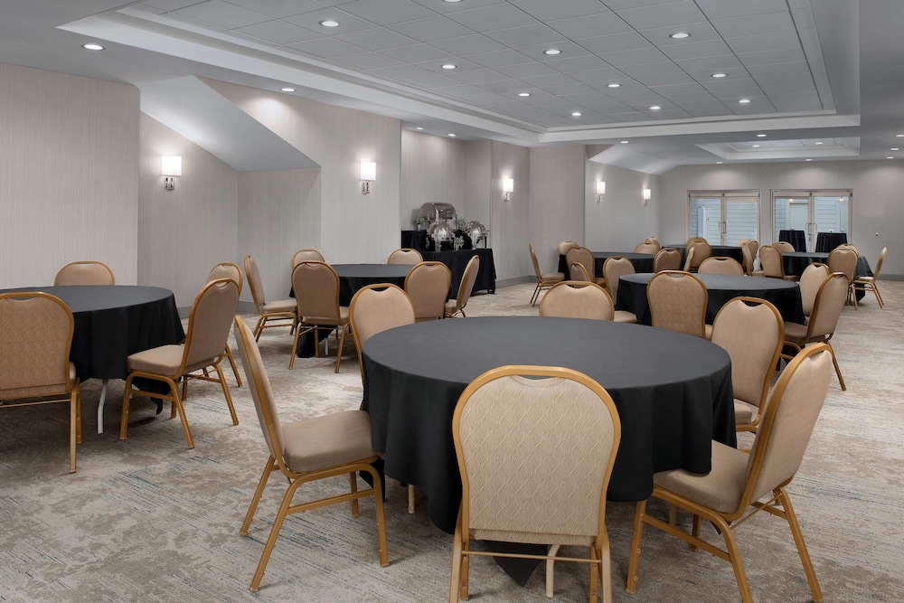 Hilton Garden Inn Marina Del Rey - photo 43