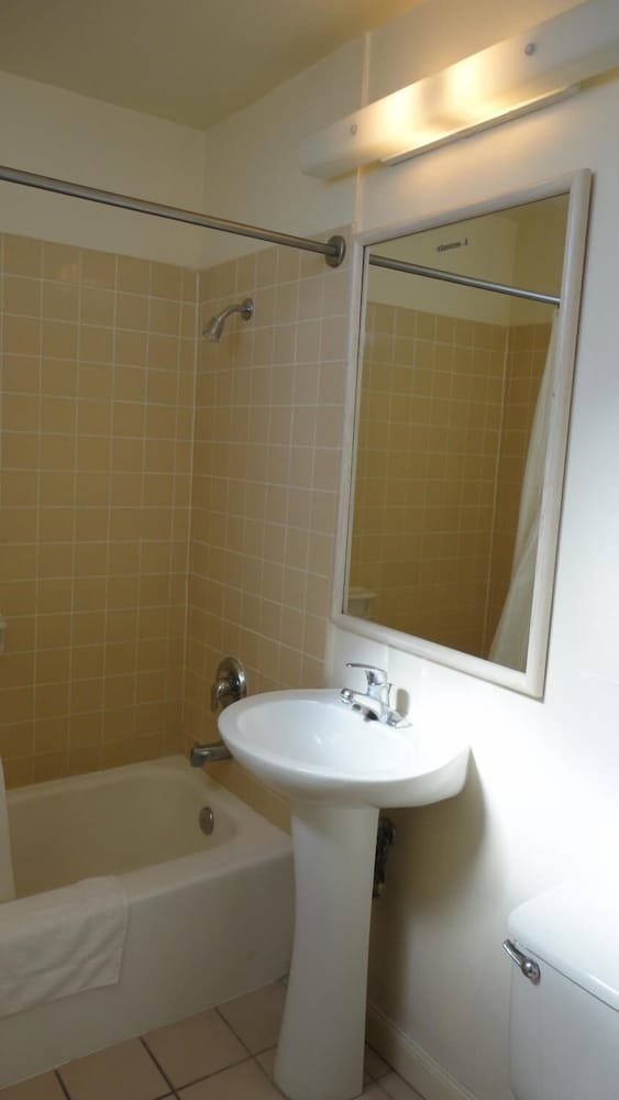 Imperial 400 Motor Inn - photo 18