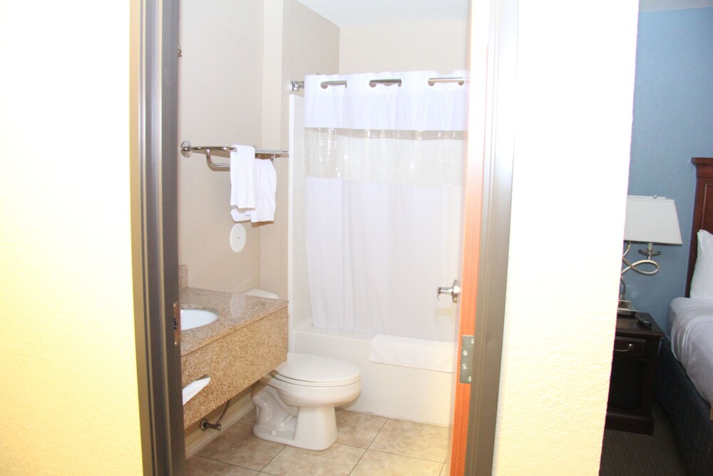 Green Acres Hotel - photo 32