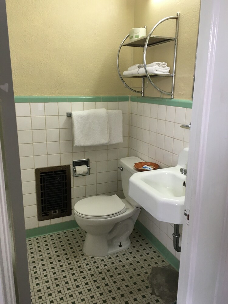 Savannah Motel - photo 15