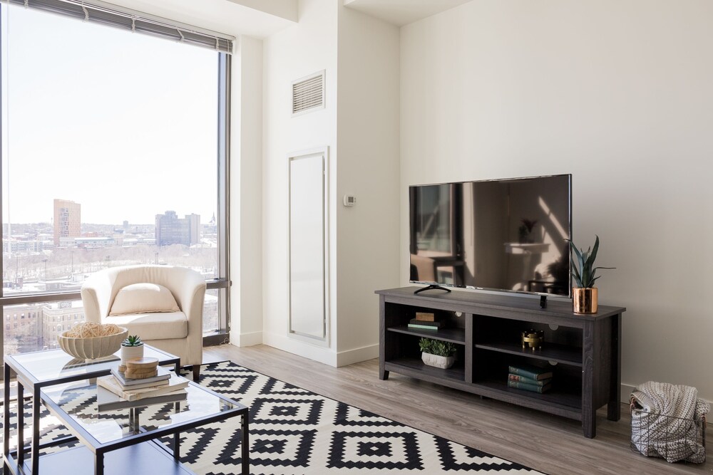 Pristine Fenway Suites by Sonder - photo 19