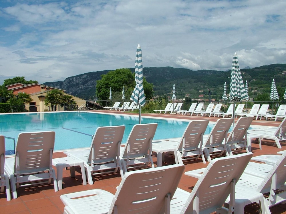 Residence Corte Camaldoli — 4-Star Luxury Hotel in Garda, Italy