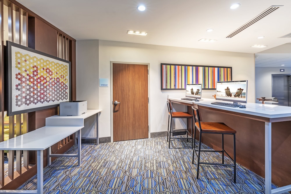 Holiday Inn Express & Suites Parsons by IHG - photo 20
