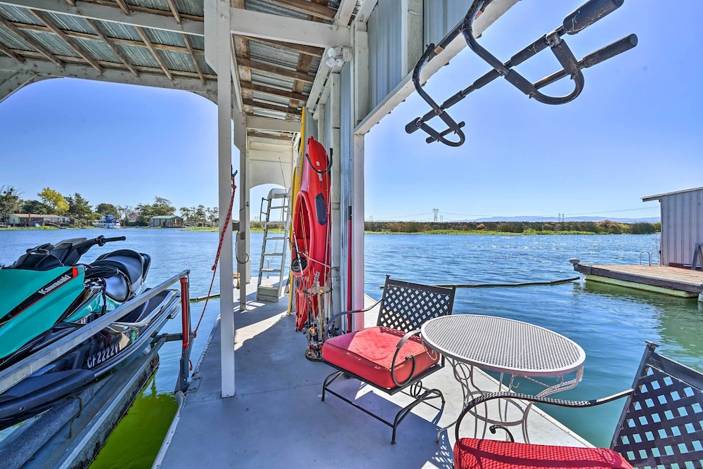 Bethel Island Retreat with Private Boat Slip — 4-Star Luxury Hotel in Bethel Island, United States
