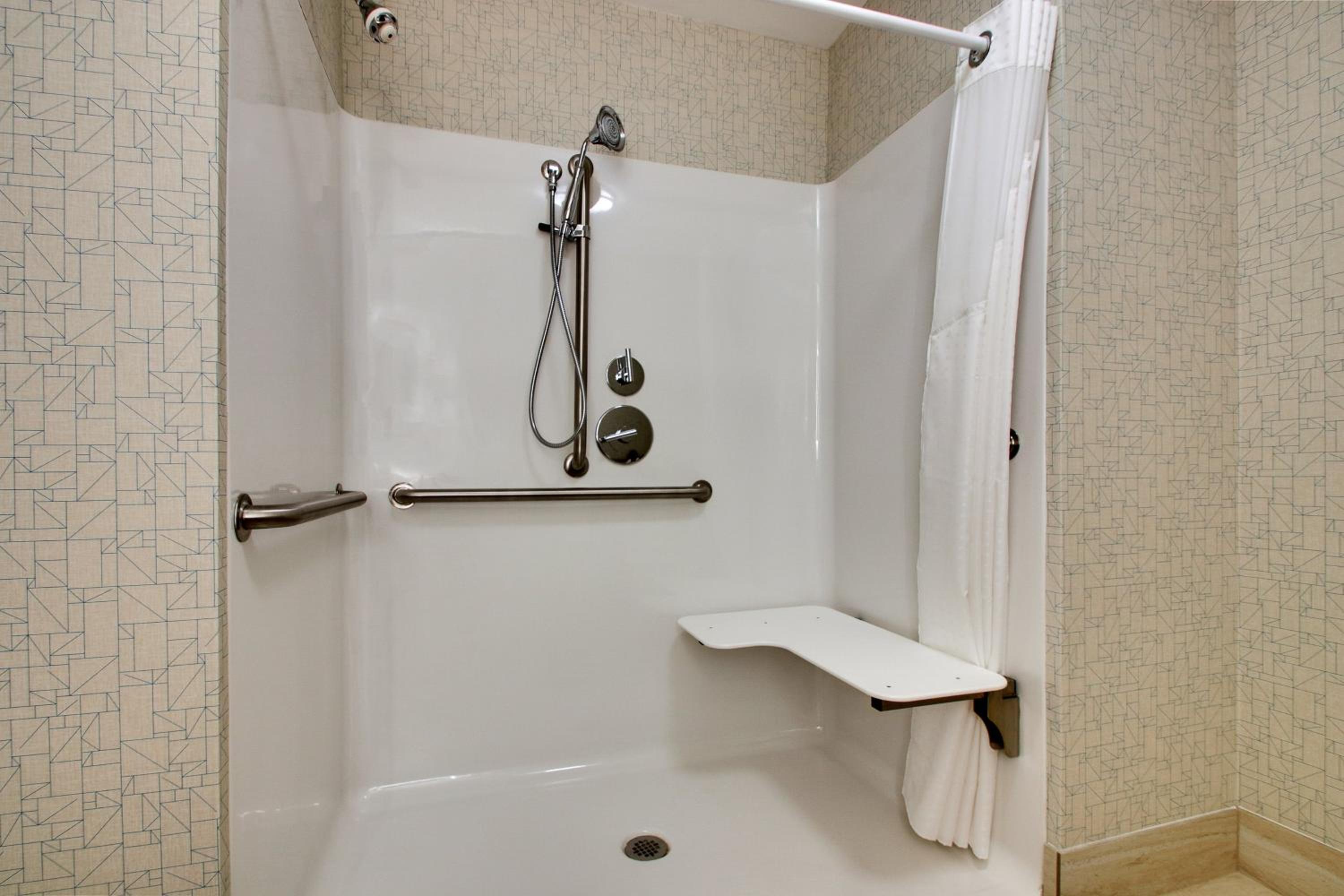 Holiday Inn Express & Suites Mt Sterling North by IHG - photo 112