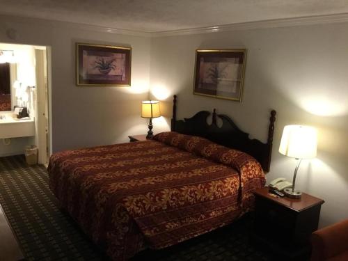 Houston Inn and Suites - photo 6