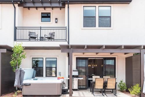 Ocotillo Springs 2 Includes a Private Hot Tub — 4-Star Luxury Hotel in Santa Clara, United States