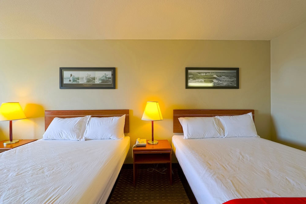 Siletz Bay Beachfront Hotel by OYO Lincoln City - photo 12