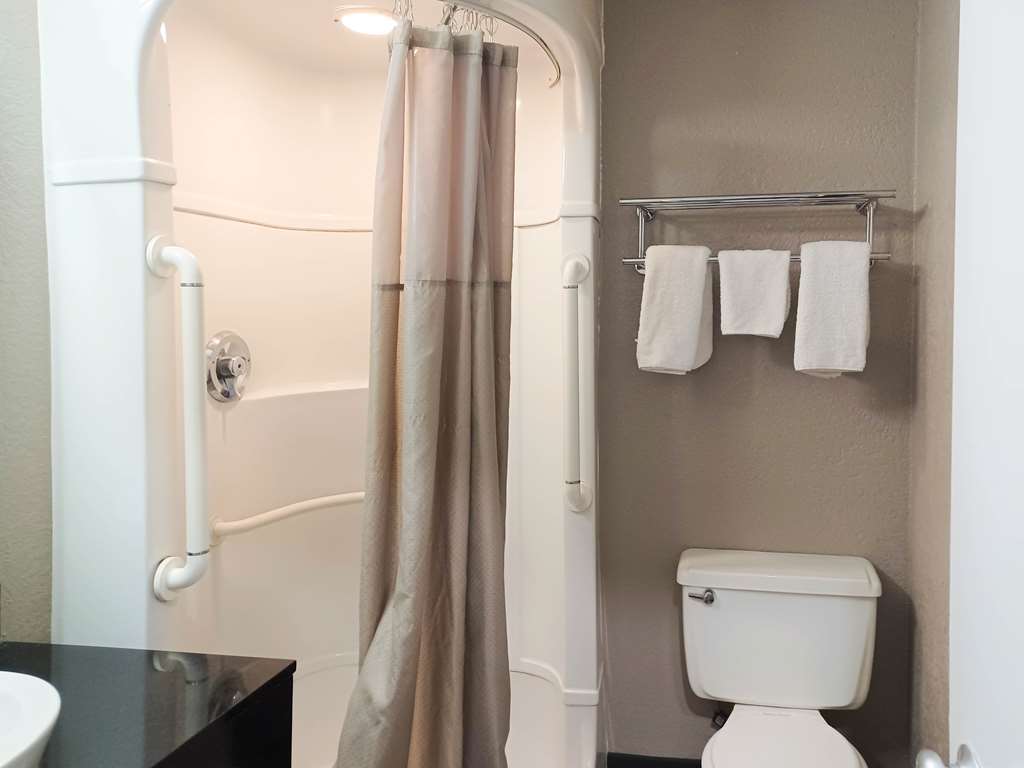 Motel 6 Fresno CA Blackstone North - photo 18