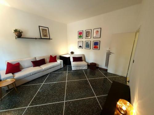 Spacious three room apartment in Saragozza — 4-Star Luxury Hotel in Bologna, Italy
