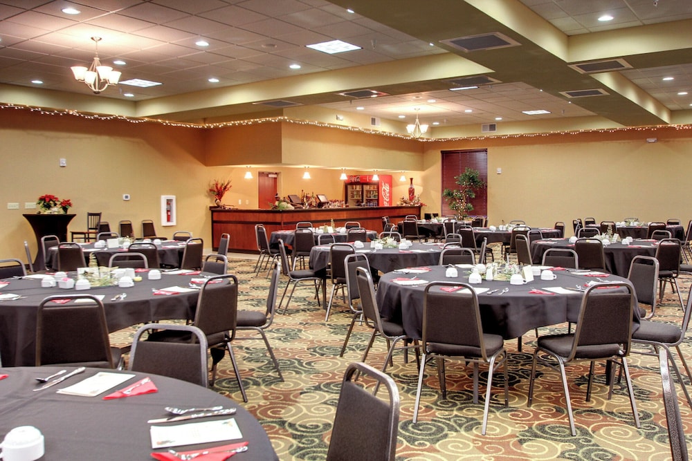 Cobblestone Hotel & Suites Broken Bow - photo 62