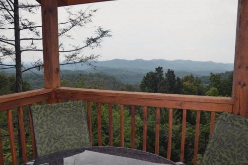 Amazing View Lodge Your Ultimate 5 Bedroom Cabin Retreat in Sky Harbor Resort in Sevierville, United States