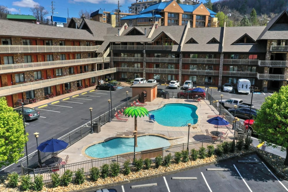 Crossroads Inn & Suites - photo 57
