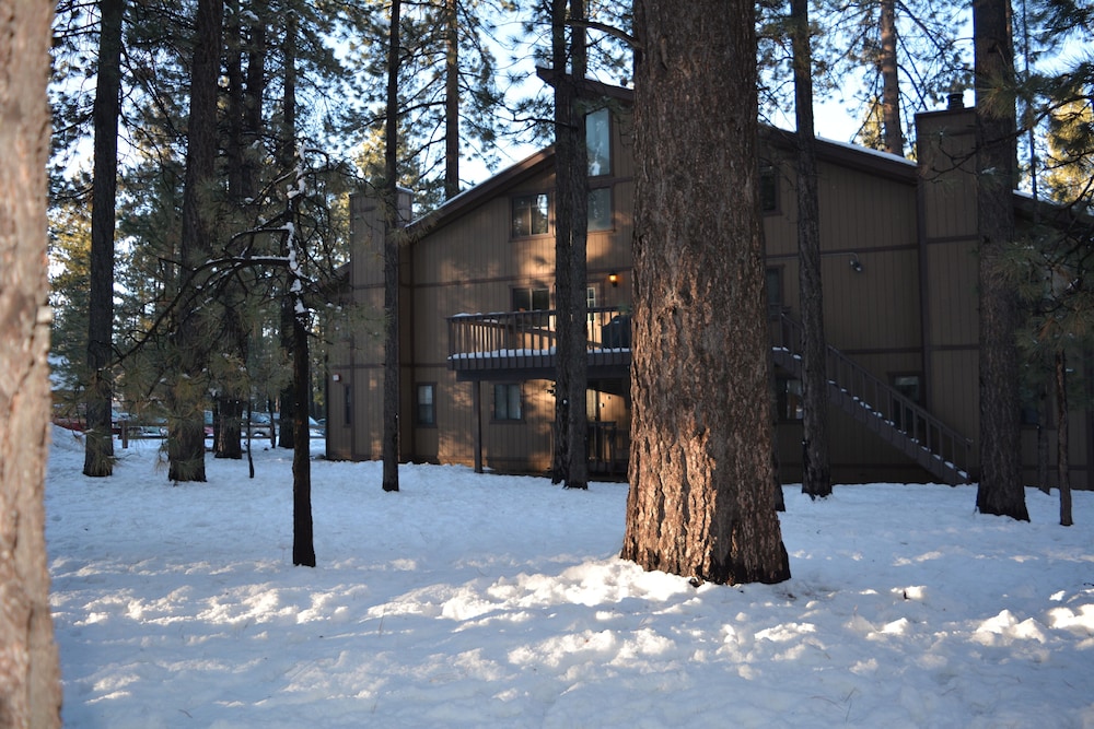 Summit Getaway Condo Affordable and ideally located Wood burning fireplace Walk to Ski Resort - photo 27