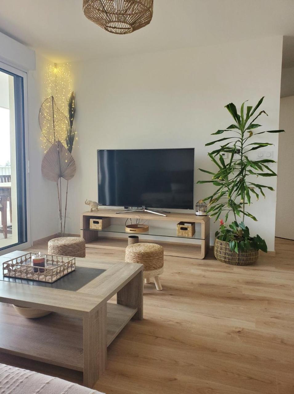 Appartement T2 Sur Mauguio Avec Grande Terrasse — 4-Star Luxury Hotel in Mauguio, France