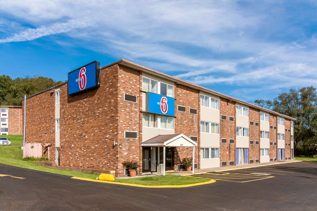 Motel 6 New Stanton PA - photo 2