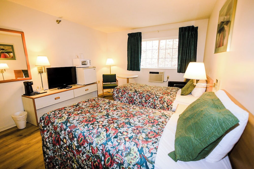 Mountain Host Motor Inn - photo 8