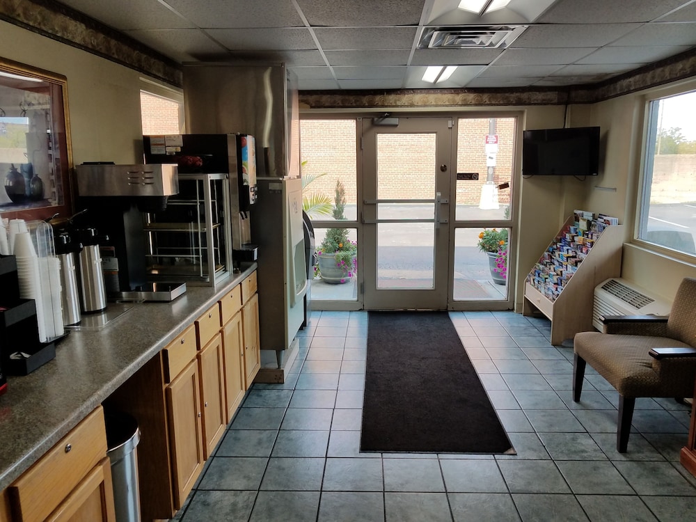 Americas Best Value Inn St. Louis Downtown - photo 3