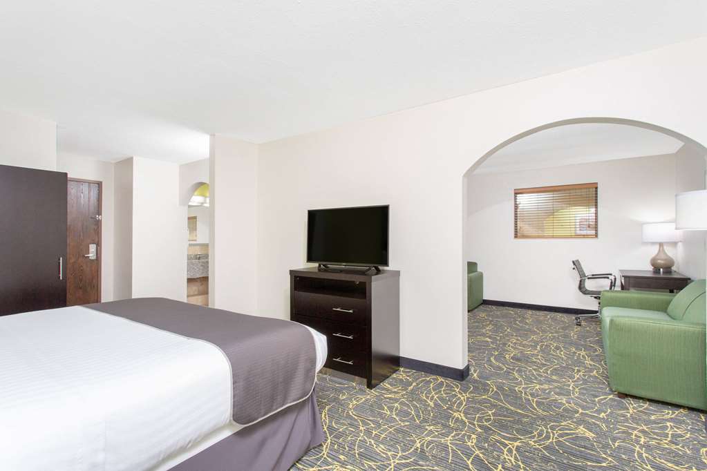 AmericInn by Wyndham Delafield Waukesha Milwaukee - photo 19