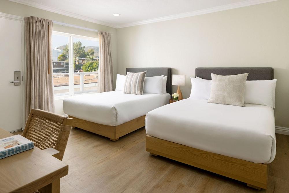 Pacific Edge Oceanfront Hotel - photo 11
