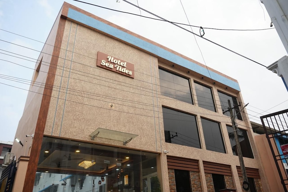 Hotel Sea Tides in Seven Pagodas, India