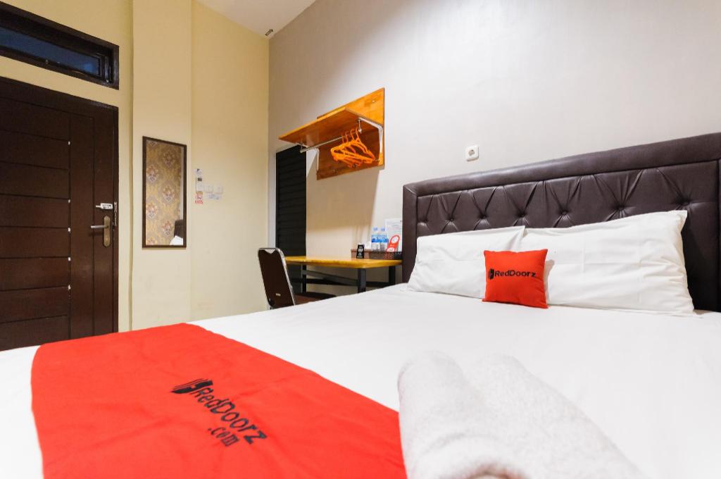 RedDoorz near Waterpark Citra Garden Medan — hotel in Sunggal