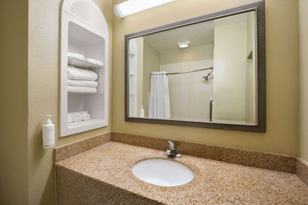 Hotel Marguerite Anaheim Garden Grove Trademark Collection by Wyndham - photo 37