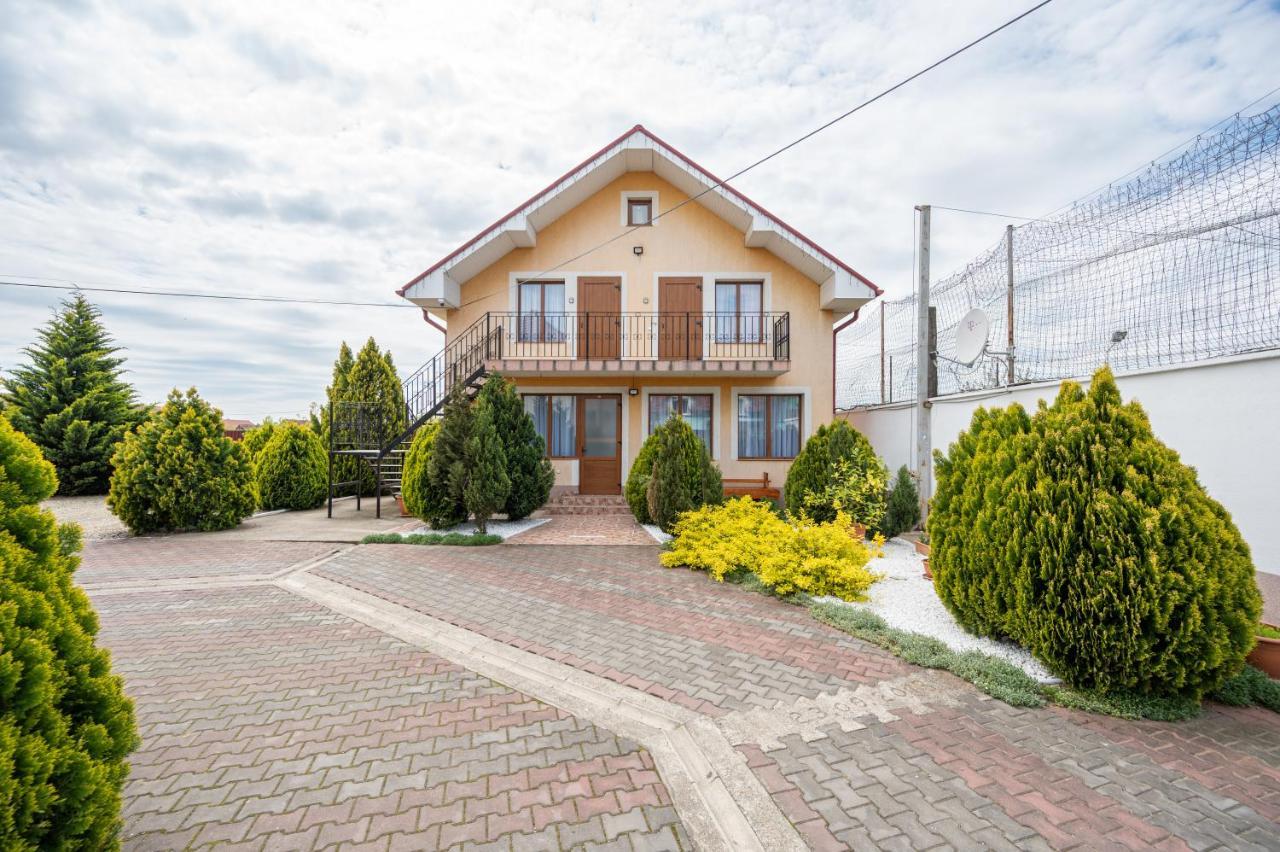 Tei Inn - carbon neutral hotel in Sinmartin