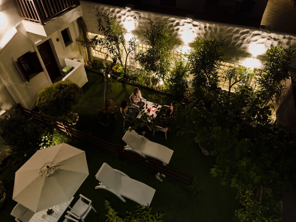 Maestralia — 4-Star Luxury Hotel in Skyros, Greece