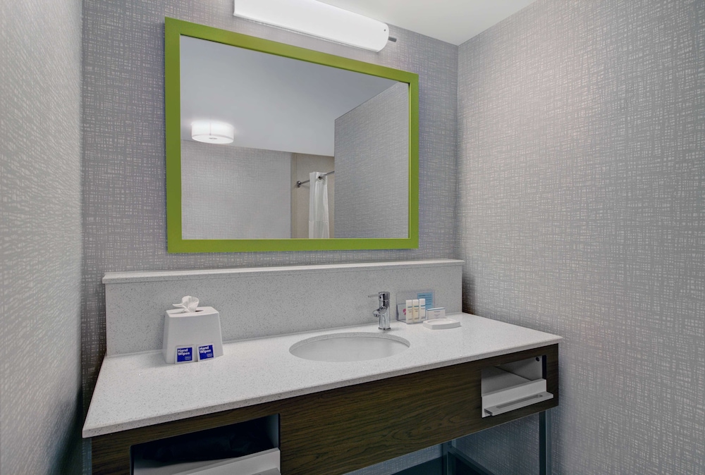 Hampton Inn & Suites Syracuse Dewitt - photo 35