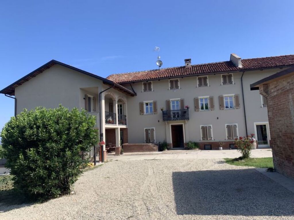Apartment Oleandro by Interhome — 4-Star Luxury Hotel in Costigliole D'asti, Italy