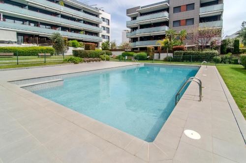 Sitges Spaces Garden Paradise 3 bedroom 3 bathroom huge PRIVATE garden terrace pool sleeps up to 8 — 4-Star Luxury Hotel in Sitges, Spain