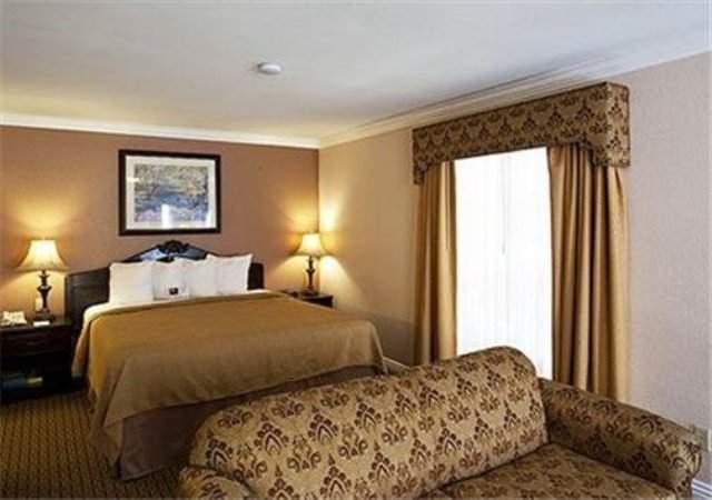 Quality Suites Anaheim Stadium - photo 4