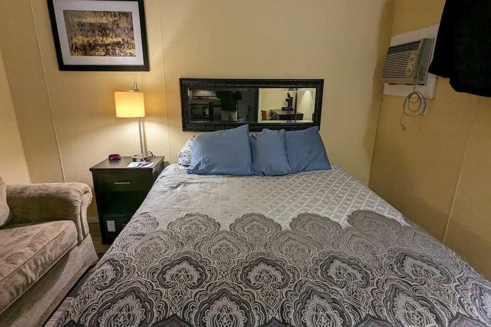 Colonial Inn Extended Stay By OYO New Ulm - photo 10