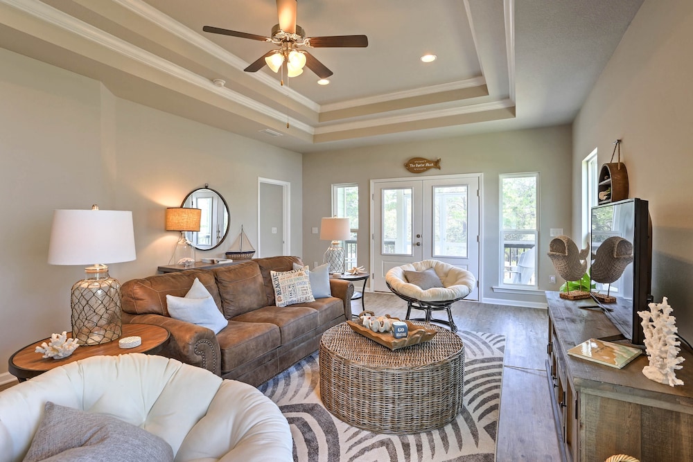 Port St Joe Beach House with Pool Access — 4-Star Luxury Hotel in Port Saint Joe, United States