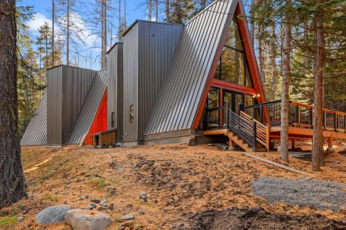 New The McCall A Frame Walk to restaurants and lake Office Library Games in Mccall, United States