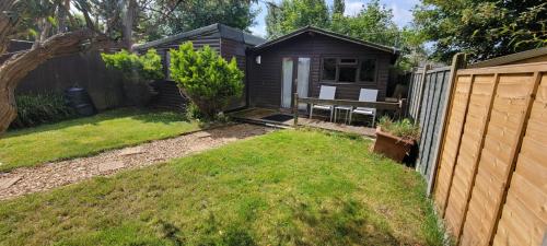 Pet Friendly 4 Guests 13 min to the Beach in Bournemouth, United Kingdom