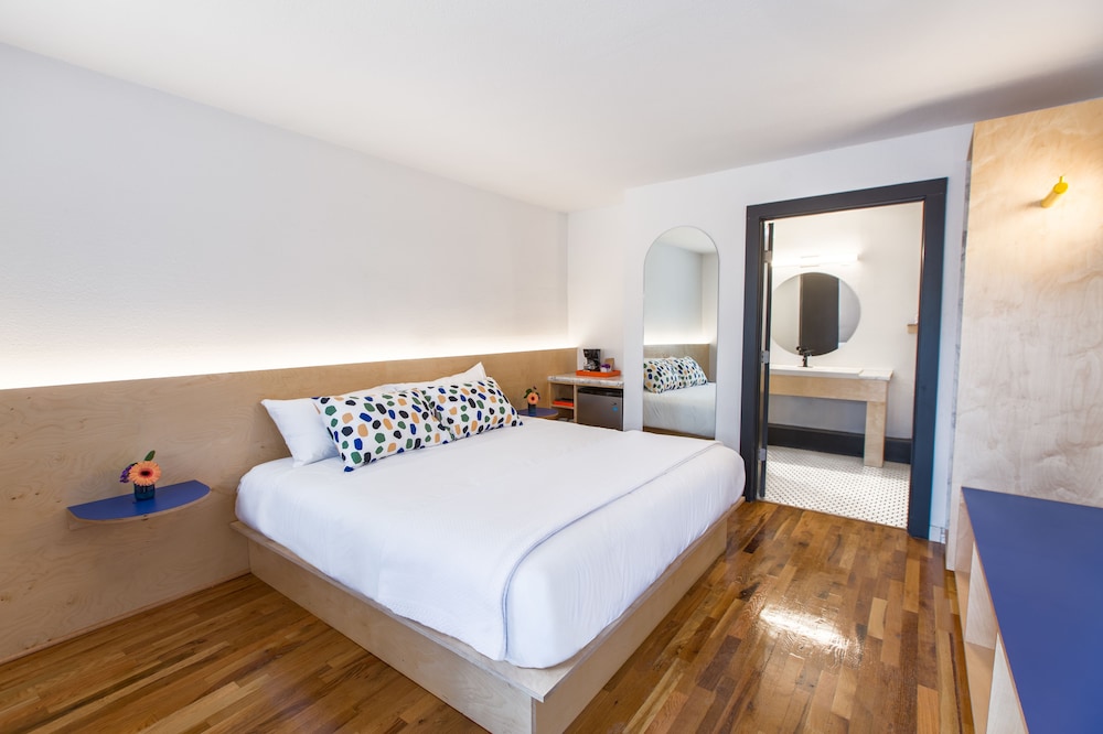 The Iris Motel - photo 13