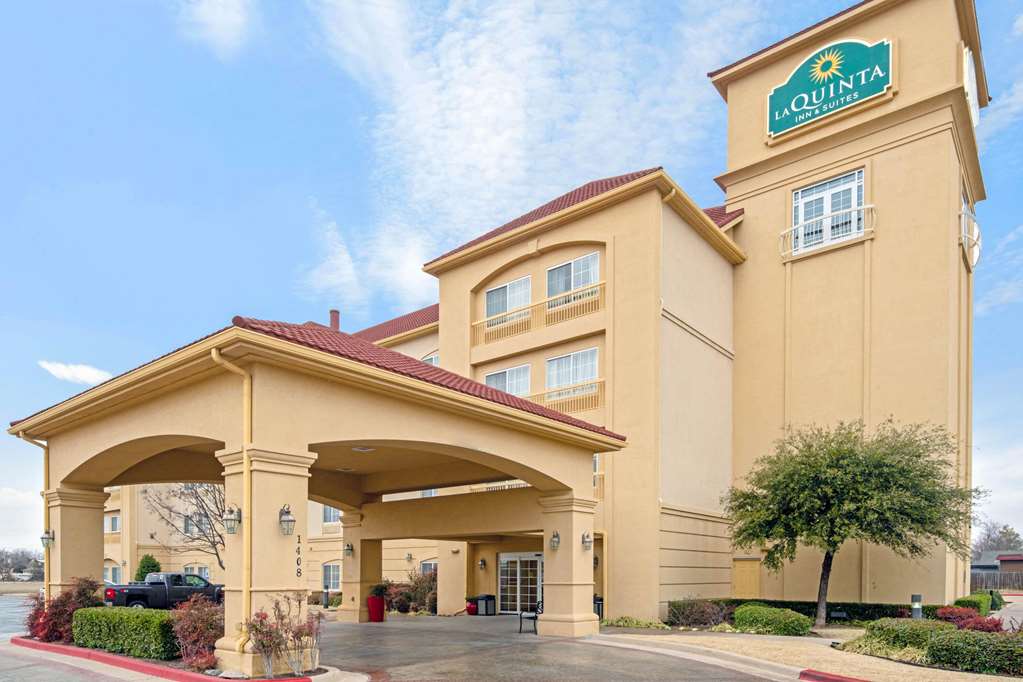 La Quinta Inn & Suites by Wyndham Lawton Fort Sill - photo 2