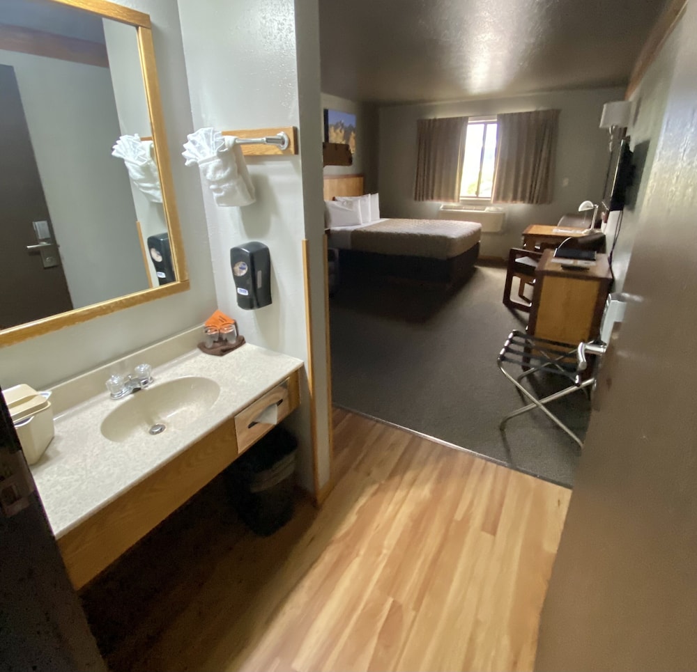 Americas Best Value Inn Butte - photo 11