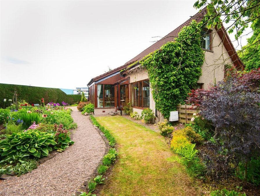 Burnbank B&B — 4-Star Luxury Hotel in Kinross, United Kingdom